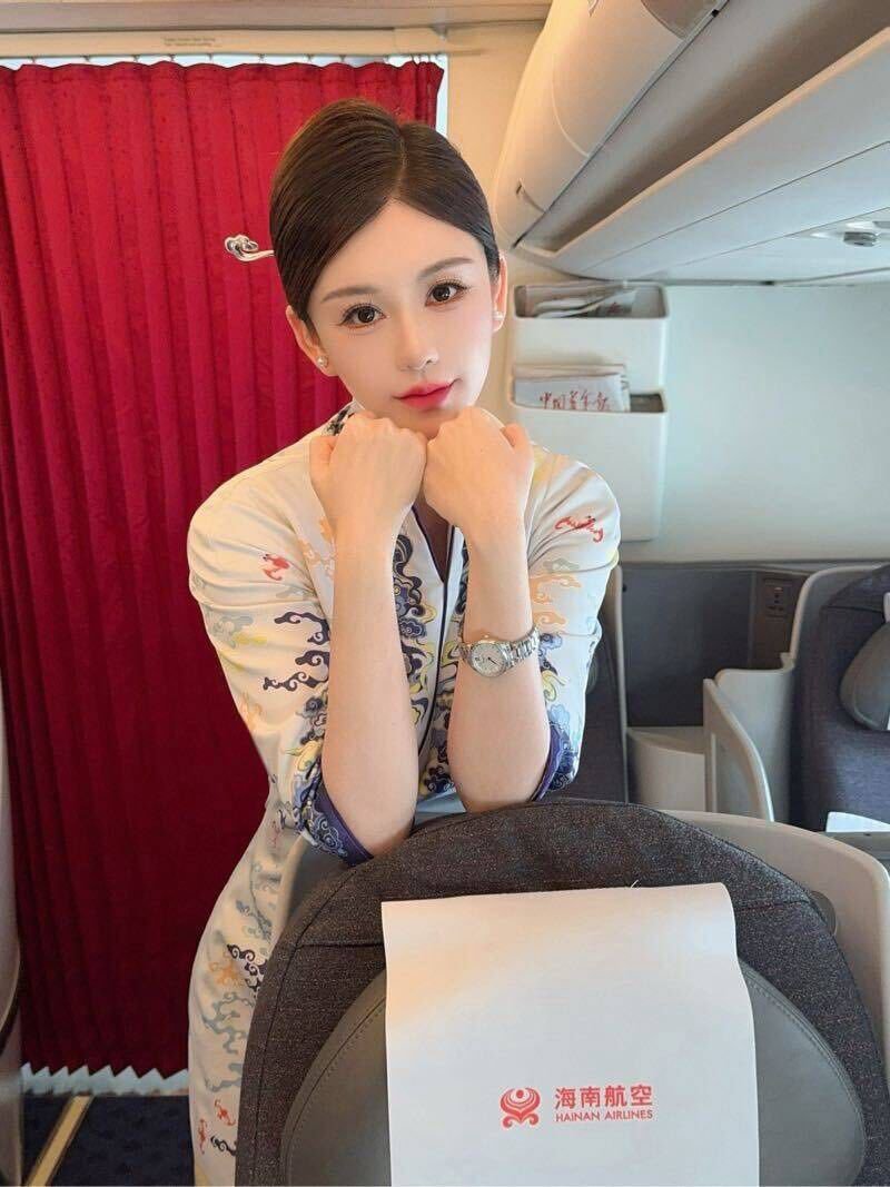 Suparinee17's tweet photo. 本人90后，已婚，职业是空乘。平时言行举止端端正正，已经习惯了。今天不想再装了……想看看你们会不会喜欢不一样的我。 https://t.co/sLIOqFtc6J
