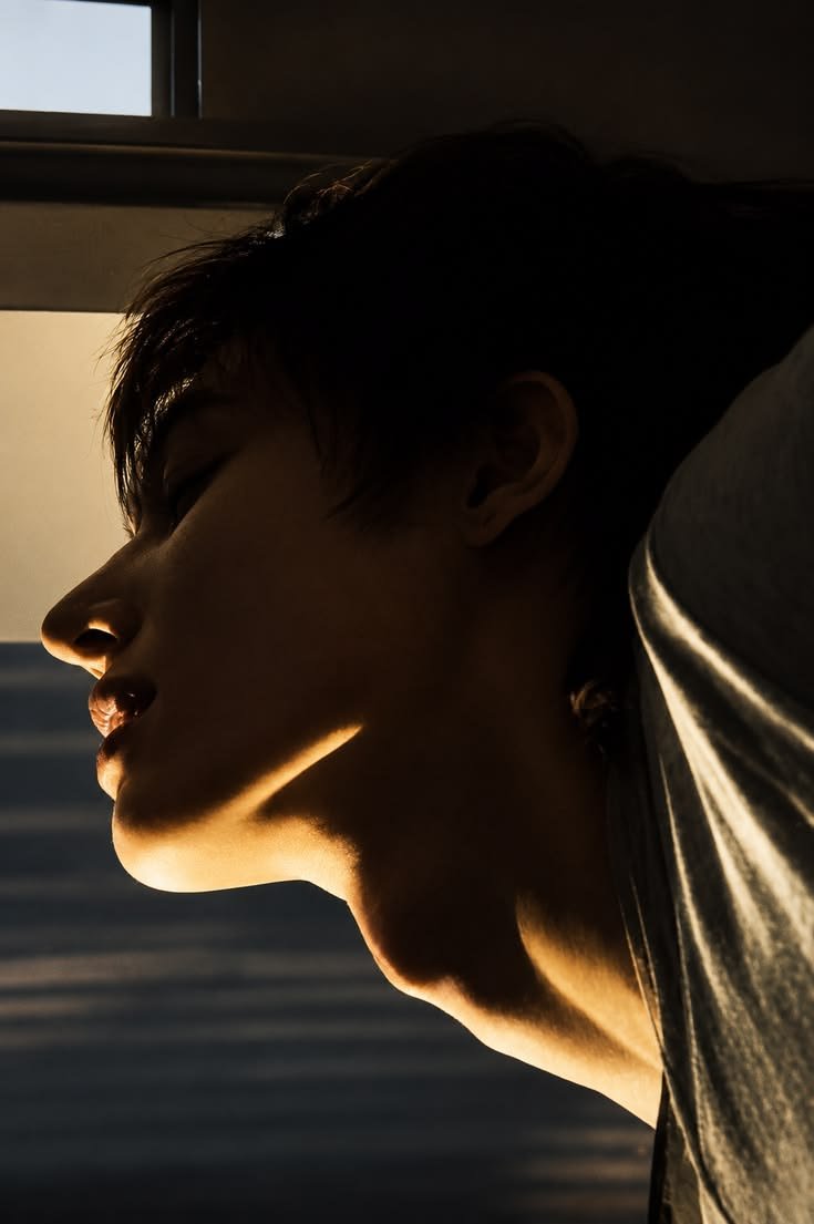 Wbenddkfl1's tweet photo. 내가 너무 변태 같을지도 모르겠지만
나 얘 진짜 한 번 울려보고 싶어....
뭔가 울면 다른 애들보다 유독 더 예쁘게 울 거 같음
눈물 꾹 참다가 눈에 그렁그렁 차오르고
눈가랑 코끝만 빨개져서 그 큰 손으로 얼굴 가리다가 조용히 눈물 뚝뚝 흘릴 것 같아 진짜... https://t.co/mQymYJUwdy