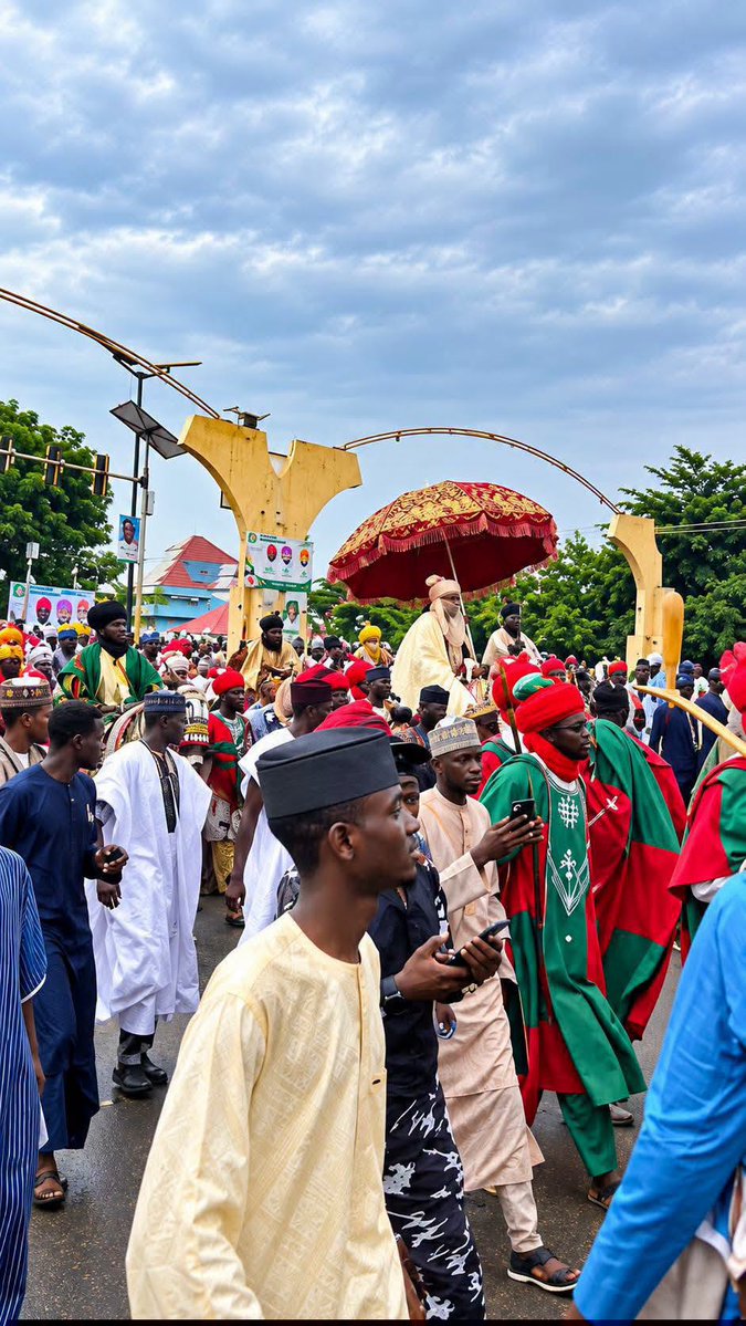 anasin2088417's tweet photo. Masha Allah
Sarkin kano Alh. Aminu Ado Bayero, ya fita hawan "Fatahu Yakasai" karo na biyu, tare da halartar saukar karatun Alƙur'ani mai girma a unguwar Mandawari da ke cikin ƙwaryar Birnin Kano a yau Lahadi 27 ga watan Satumba, 2026. https://t.co/Dr0rSQi1bm