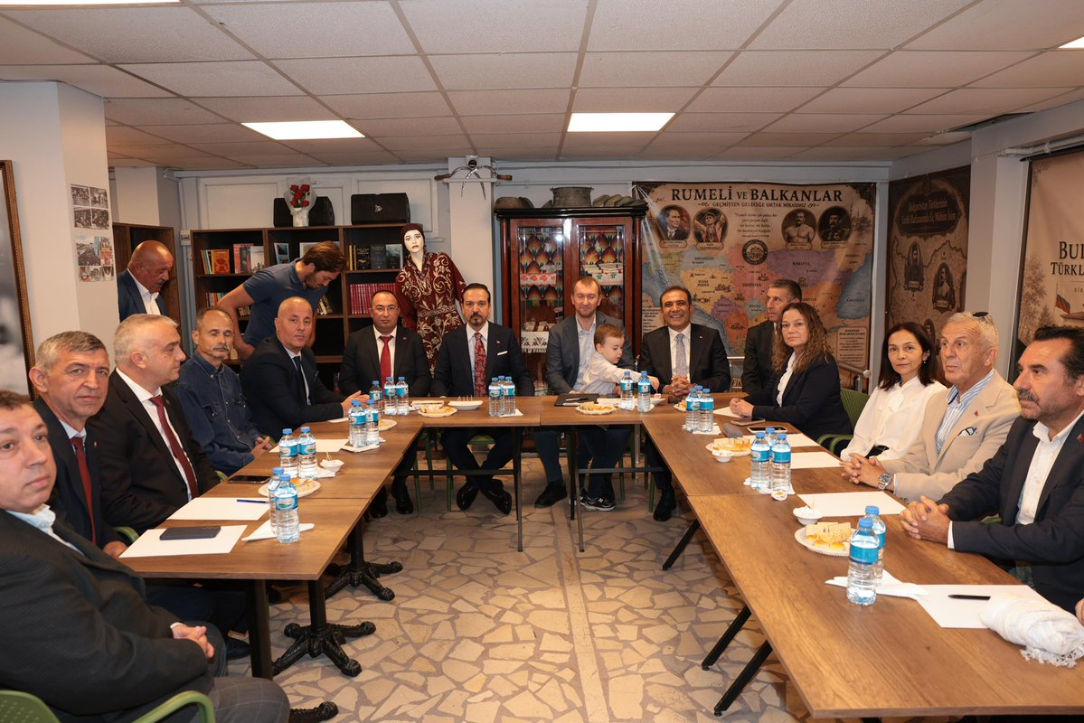 zorlu77's tweet photo. İstanbul Avcılar’da faaliyet gösteren Rumeli-Balkan sivil toplum kuruluşları temsilcileri ile Kültür Evi’nde bir araya geldik

Cumhurbaşkanımız Sayın @RTErdogan ‘ın himayesinde hazırladığımız ve yakında kamuoyu ile paylaşacağımız Rumeli-Balkan birimimiz, ortak çalışmalarımıza yeni bir ivme kazandıracak.

Türk dünyası ve gönül coğrafyamızda her alanda işbirliği hedefiyle çalışmayı sürdüreceğiz.

#TürkDünyası #Balkanlar