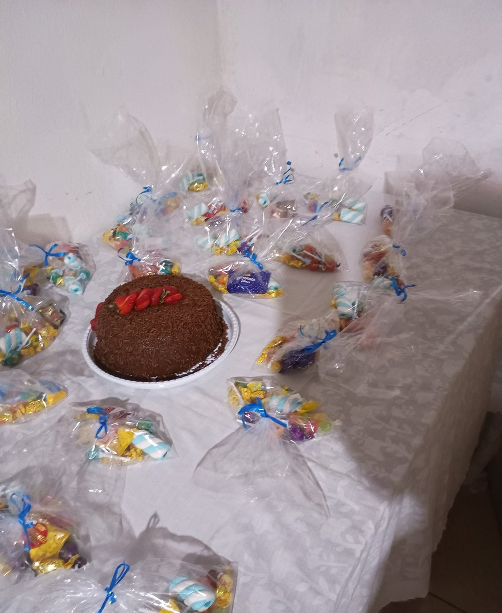 JoaoFre75227588's tweet photo. Ainda tem viu 🫶🏾🤣😍🍭🍬🍯 pode chegar .
Vadeia dois dóis vadeia no mar a casa sua dóis dois eu quero ver vadiar #Saocosmeedamiao #Ibeji #caruru  
#Bomdia https://t.co/gqrSlzzsW6