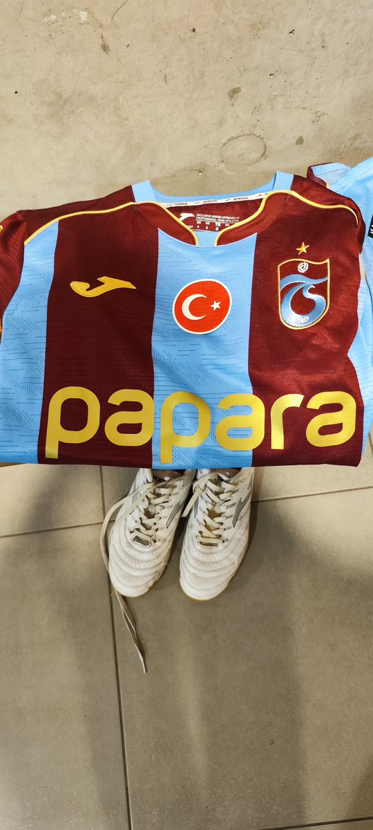 Cakici9's tweet photo. Azcık Salah çılık oynayalım❤️💙 https://t.co/kE5btFz1ll