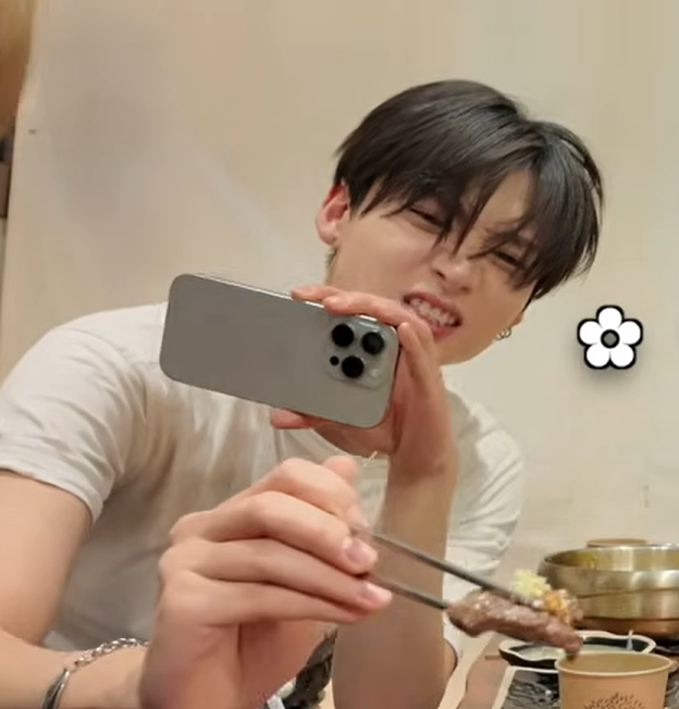 yayawony's tweet photo. SUMPAH DIA CANTIK BANGET ASLI CANTIK CANTIK CANTIK MEGA CANTIK PEMBANGKIT LISTRIK TENAGA CANTIKK bahkan dia pake kalung dari headset aja udah cantik banget?? he soo kinyis kinyis my prudence sangwon arghh cantik bgt sooo princess soft demure soft kayak ciskek🥺🥺🥺🥺😭😭😭😭 https://t.co/799hNnJsqp