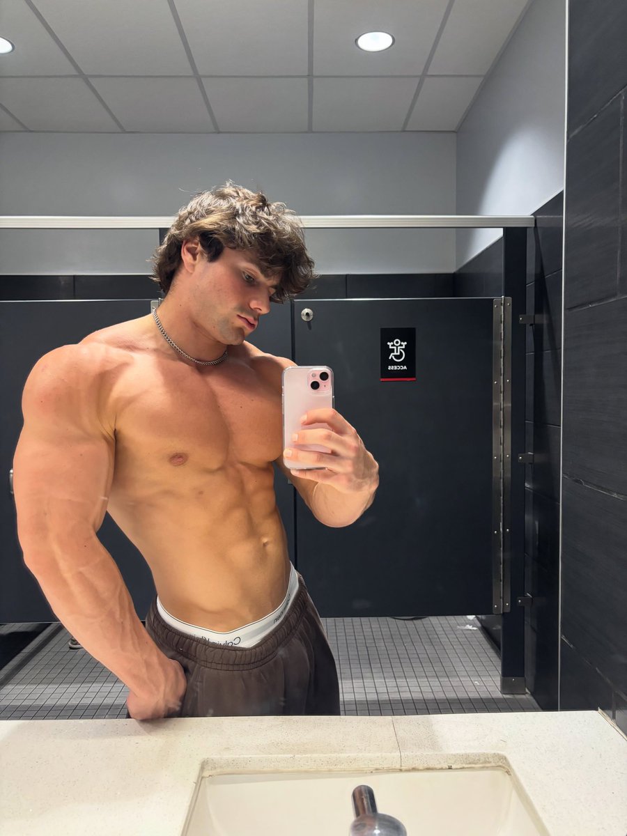 cashmasterparry's tweet photo. SUNDAY IS FOR WORSHIP. 👑
Kneel willingly. Show your devotion.
Tribute first. Attention earned. 💸😈💪
#findom #cashdom #cashking #paypiggys #tribute https://t.co/JJNvgkA1i5
