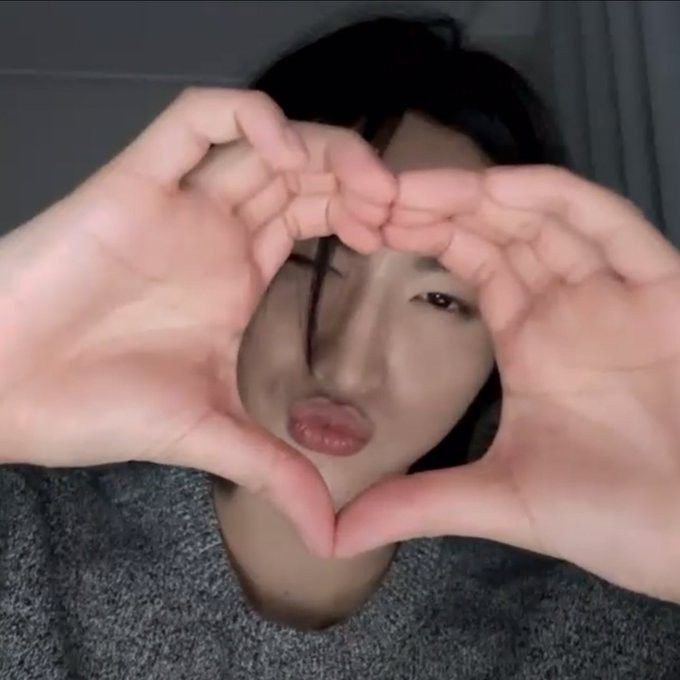 minjoongmy's tweet photo. @ursillysand 🫰🫰 https://t.co/dEEmoMF27Z