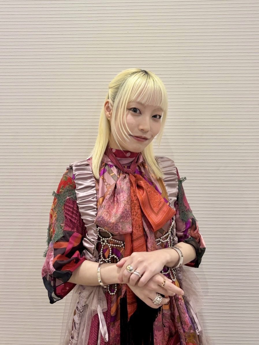 Hondo_dagaya_'s tweet photo. #デビパ2 夜公演

ヘアメイク　　横山雷志郎さま
スタイリスト　森俊輔さま
↑
チーム本渡、一日中ありがとうございました！！！

エリザベッタとリリスをイメージしたワンピースを着せていただき、髪型もハーフアップで大人っぽく！

#入間くん https://t.co/QNaUJ378b5