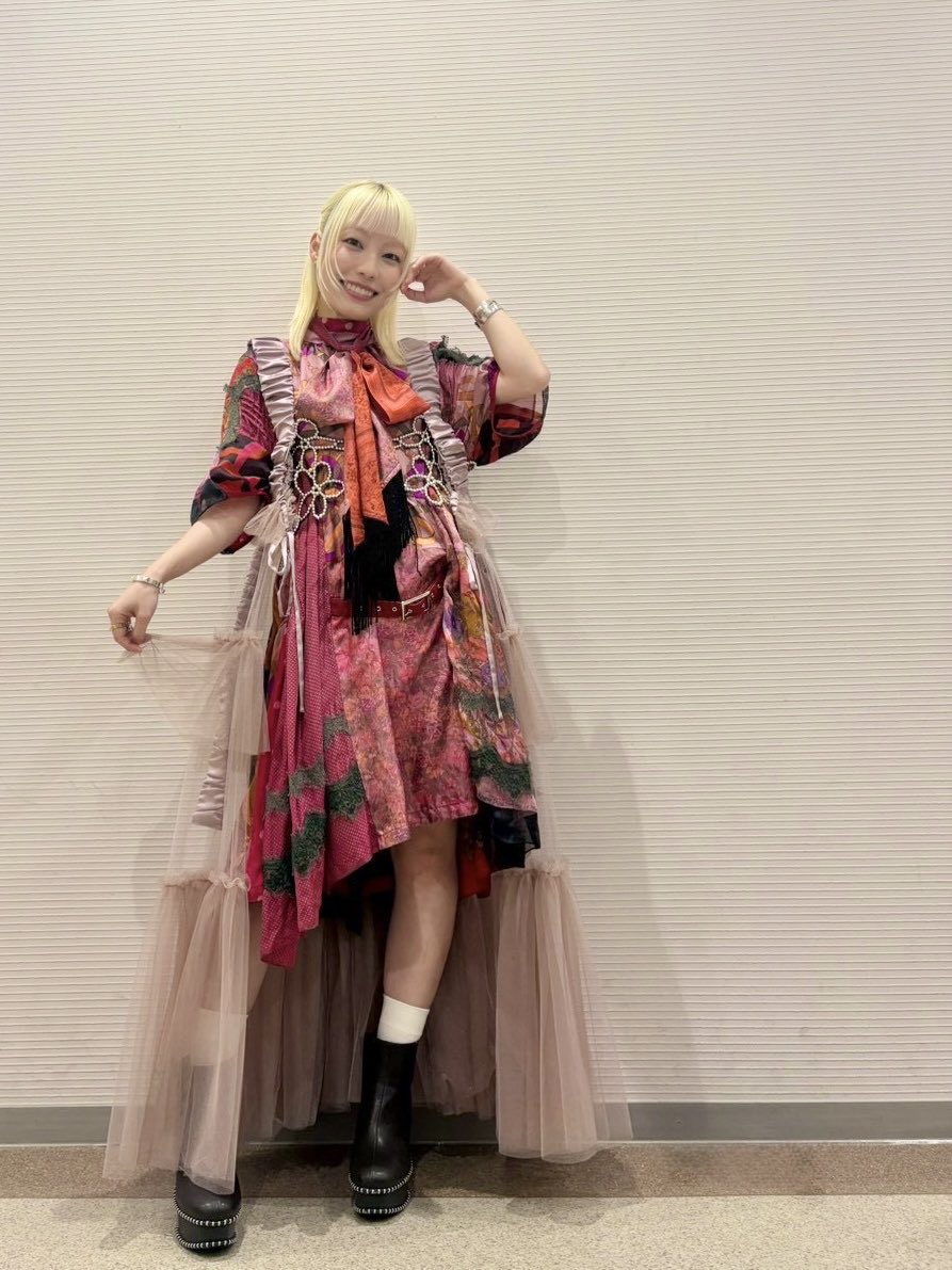 Hondo_dagaya_'s tweet photo. #デビパ2 夜公演

ヘアメイク　　横山雷志郎さま
スタイリスト　森俊輔さま
↑
チーム本渡、一日中ありがとうございました！！！

エリザベッタとリリスをイメージしたワンピースを着せていただき、髪型もハーフアップで大人っぽく！

#入間くん https://t.co/QNaUJ378b5