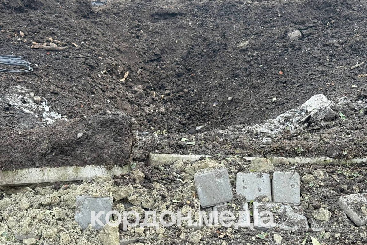 pogrebeckij's tweet photo. 💔Одна із загиблих у Сумах - Кате��ина, їй було 16 років. Дівчинка пішла в магазин. Коли ж почула небезпеку КАБів на місто, то почала бігти до найближчого укриття. Але не встигла, дитину привалило деревом.
ㅤ https://t.co/oSwoKqTU1I