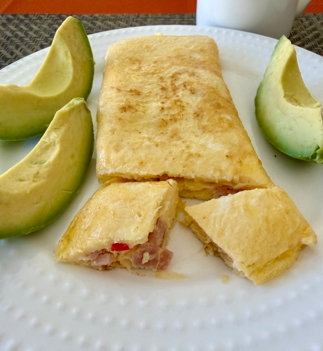 GilbertoEZayas's tweet photo. Sunday morning omelette: Black Forest ham, red peppers, onion, Chipotle Gouda cheese and avocado 🥑 😋 ☕️ 🔆🇵🇷 🇺🇸 😘👌 https://t.co/0sDMOfKRK3