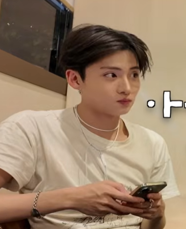 yayawony's tweet photo. SUMPAH DIA CANTIK BANGET ASLI CANTIK CANTIK CANTIK MEGA CANTIK PEMBANGKIT LISTRIK TENAGA CANTIKK bahkan dia pake kalung dari headset aja udah cantik banget?? he soo kinyis kinyis my prudence sangwon arghh cantik bgt sooo princess soft demure soft kayak ciskek🥺🥺🥺🥺😭😭😭😭 https://t.co/799hNnJsqp