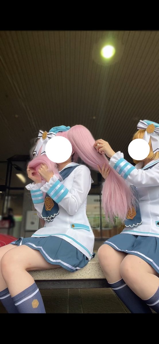 Mera_neutral's tweet photo. 髪が絡まっちゃった🩷と梳かしてくれる🧡 https://t.co/bNSfV9DNQg