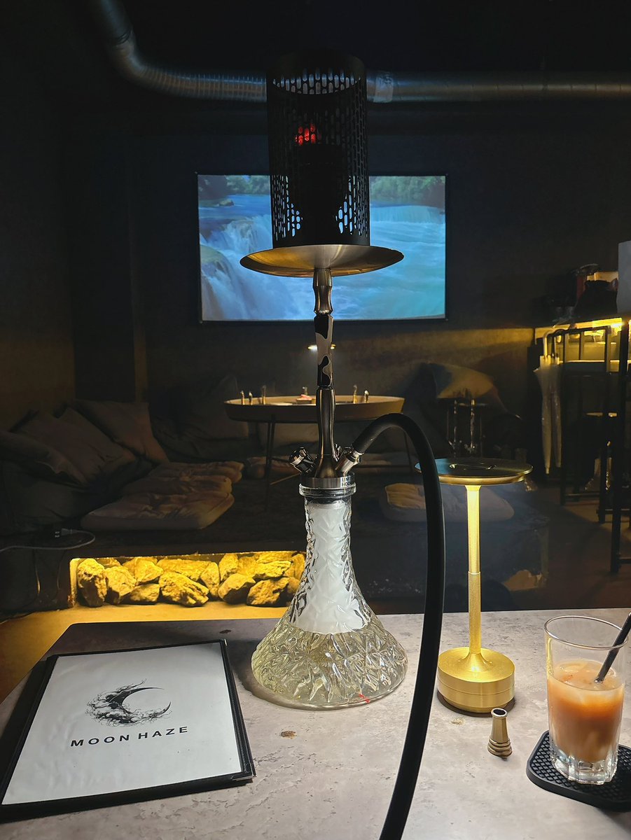 wanwan_shisha's tweet photo. うまうま吸いやすさダーク尽くしで
ご褒美シーシャ✨️✨️

オシャレな空間でダークもシガーも楽しめて、早割と深夜は¥3,000でお🉐に過ごせます ❁⃘*.ﾟ

ペット同伴🉑のための紙タバコ🚫の配慮も素敵ですわ〜ん🫶🏻 https://t.co/meGO4CaXEm