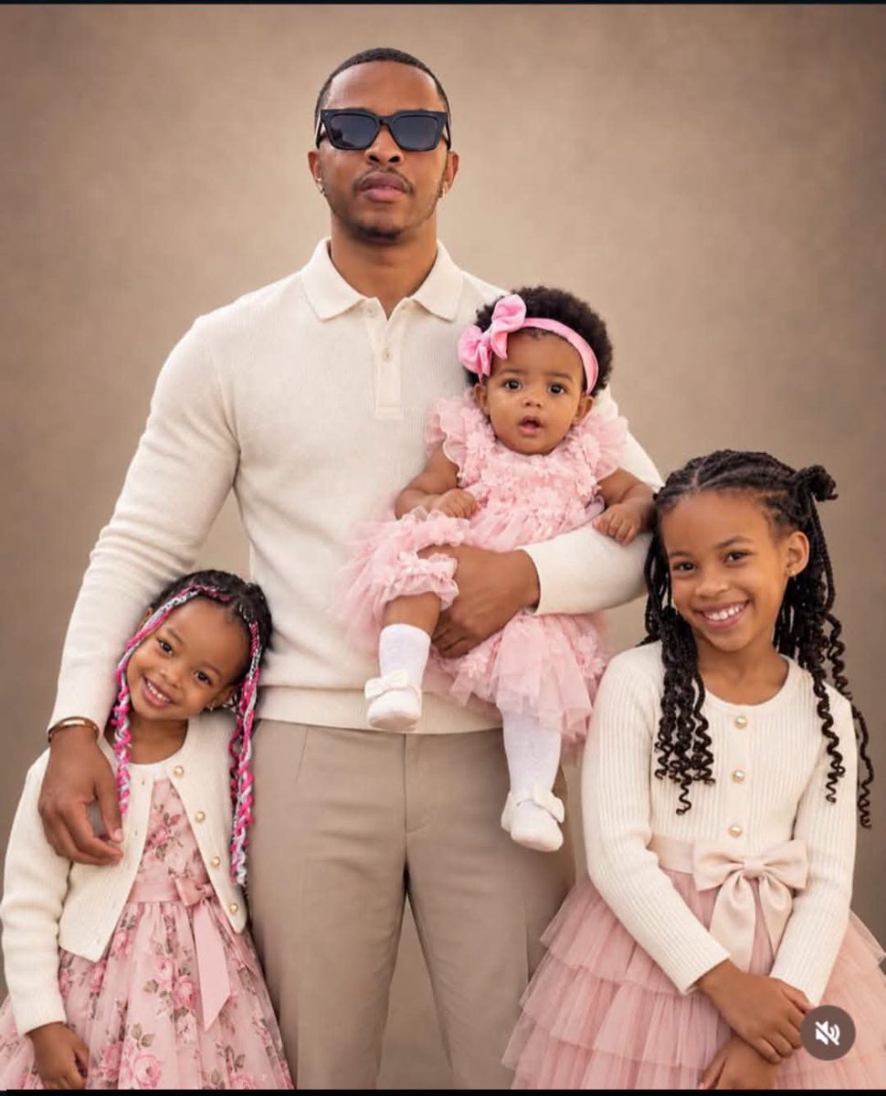 SA_Storie's tweet photo. Oros Mampofu and  his cuties 😍😍🔥🔥 https://t.co/NSCYObZYxw