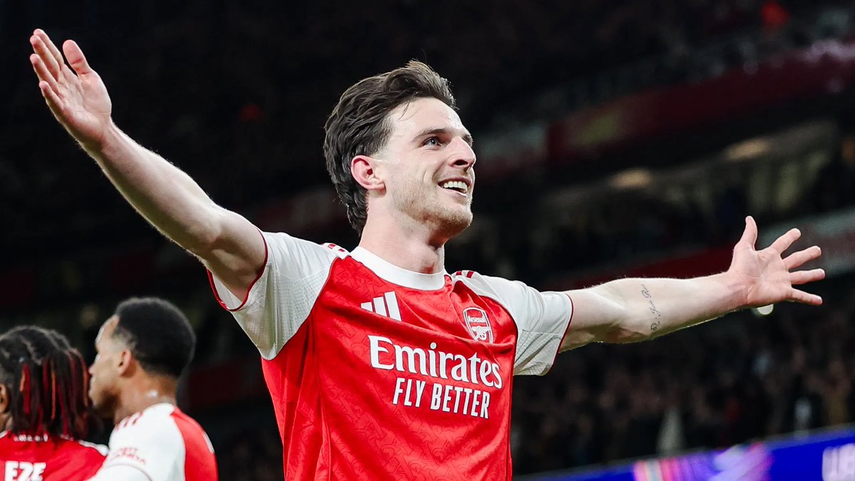franchisexcl's tweet photo. EXCLUSIVE : Declan Rice to sign new #AFC deal in 2026. Deal will take England intl into 2031 + wage increase reflecting squad value / on par with Bukayo Saka and William Saliba as benchmarks in the team. Jurrien Timber set to sign as well once something is finalised on agent side. Andrea Berta is being trusted going into the next summer window as well, the board will keep him as he acknowledges his mistake in the last transfer window for #AFC. Jude Bellingham among list of targets Italian brought up for future / #RMCF set to offer England intl new deal but Arsenal admire. Mikel Merino among those also set to be offered new contract if he stays injury free with Ben White and Kai Havertz as well.