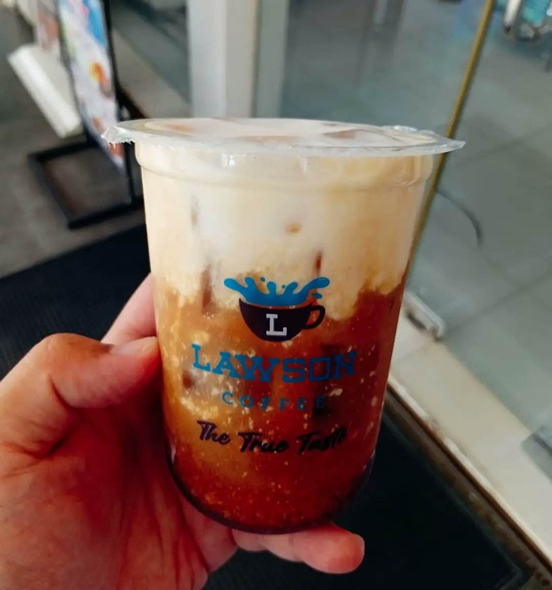 AugustaSho8p's tweet photo. Mont Blue ☕ Part 2 at Lawson Indonesia. Follow @lawson_indonesia. https://t.co/TUninr2MPr