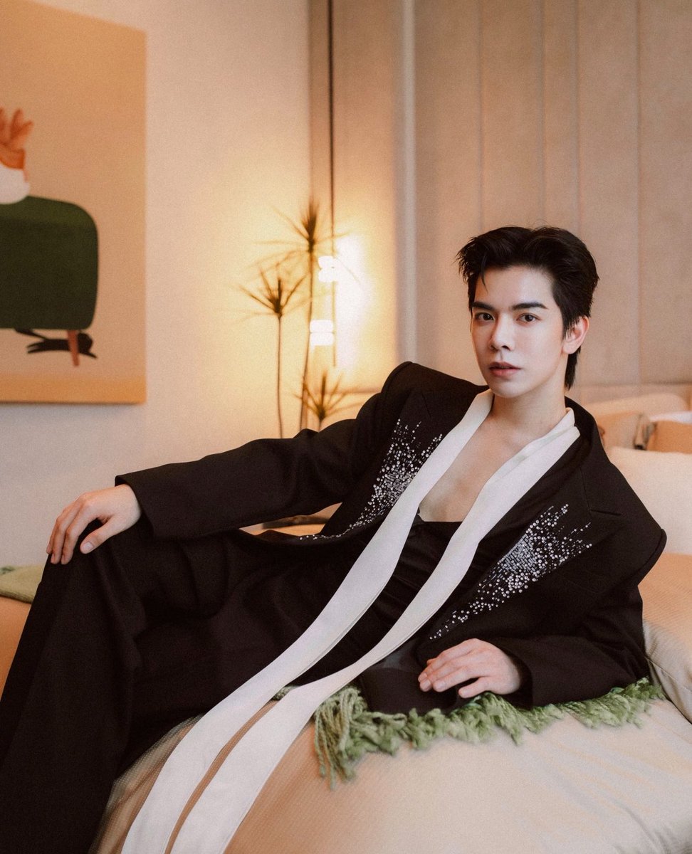 detailsofBBTS's tweet photo. Serving sophistication from every angle. Babe looks like he belongs on every luxury runway. 😭🤍

#babiibabe 
#ARMANIPRIVExBABE
#LuminousSanctuary #ArmaniFragrance #BangkokBoulevardSignature #TheNewSC
#Armani https://t.co/9EEhLDnZHU