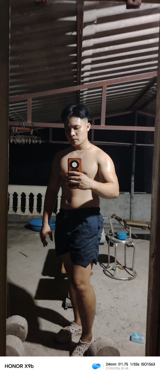 JohnnyThiNguyn2's tweet photo. Mỡ qua trời. Có ai cùng trí hướng tạo chút động lực để 30 ngày Thi về 6 múi được không ạ. 💪💪💪 https://t.co/SGY2lwgudk