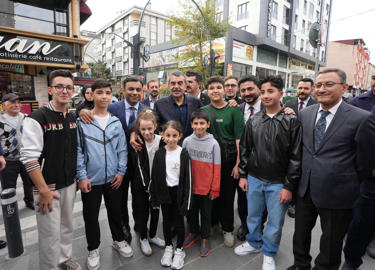 Yusuf__Tekin's tweet photo. 📍İstanbul

Bağcılar’da esnaf kardeşlerimizi ziyaret ederek, ticarethanelerine konuk, sohbetlerine ortak olduk.

Misafirperverliklerinden ötürü ticaret erbabı kardeşlerime teşekkür ediyorum. Rabbim kazançlarını bereketli kılsın. https://t.co/MvLpDJS36T