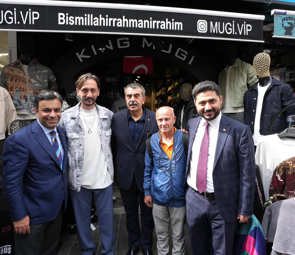 Yusuf__Tekin's tweet photo. 📍İstanbul

Bağcılar’da esnaf kardeşlerimizi ziyaret ederek, ticarethanelerine konuk, sohbetlerine ortak olduk.

Misafirperverliklerinden ötürü ticaret erbabı kardeşlerime teşekkür ediyorum. Rabbim kazançlarını bereketli kılsın. https://t.co/MvLpDJS36T