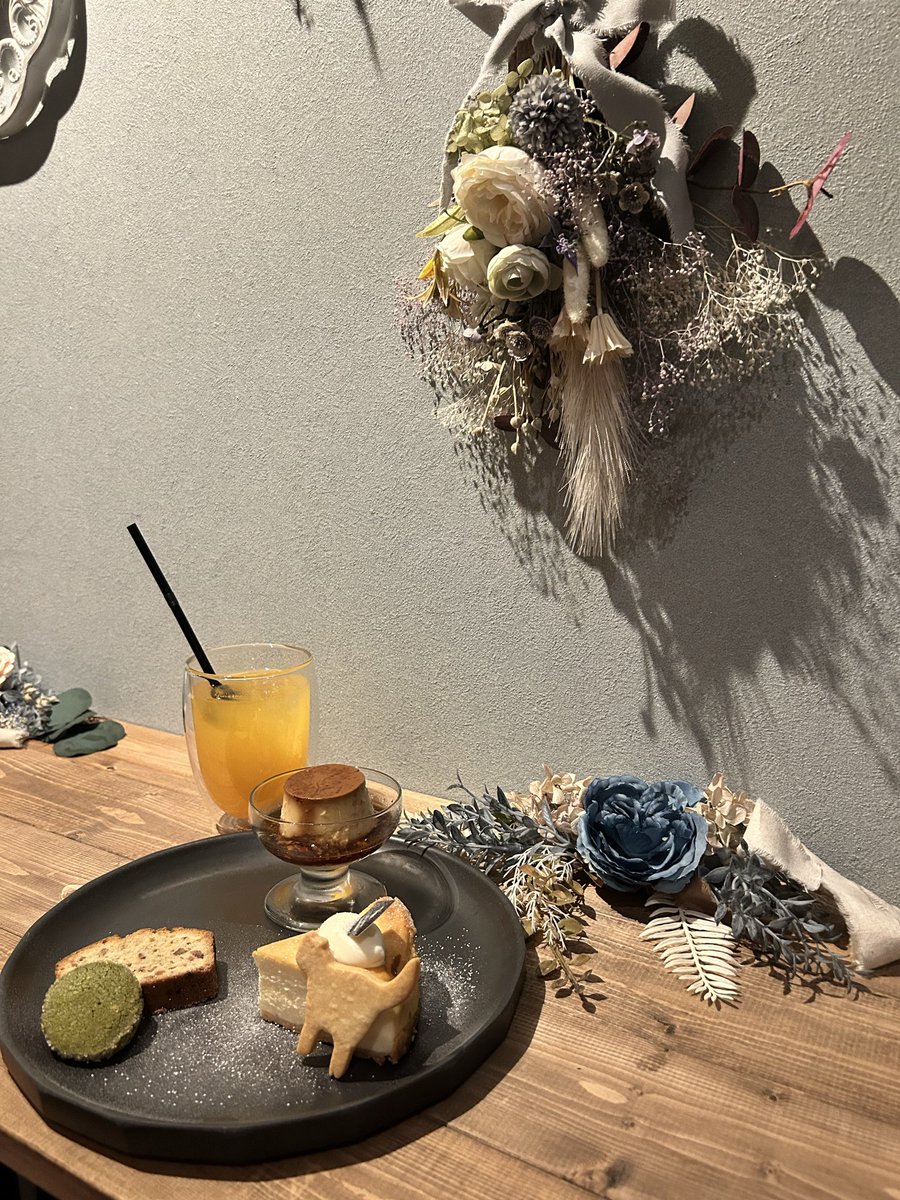 apimoni333's tweet photo. スペシャルスイーツ食べてご機嫌🍴ෆ https://t.co/7LvoyRVcSG