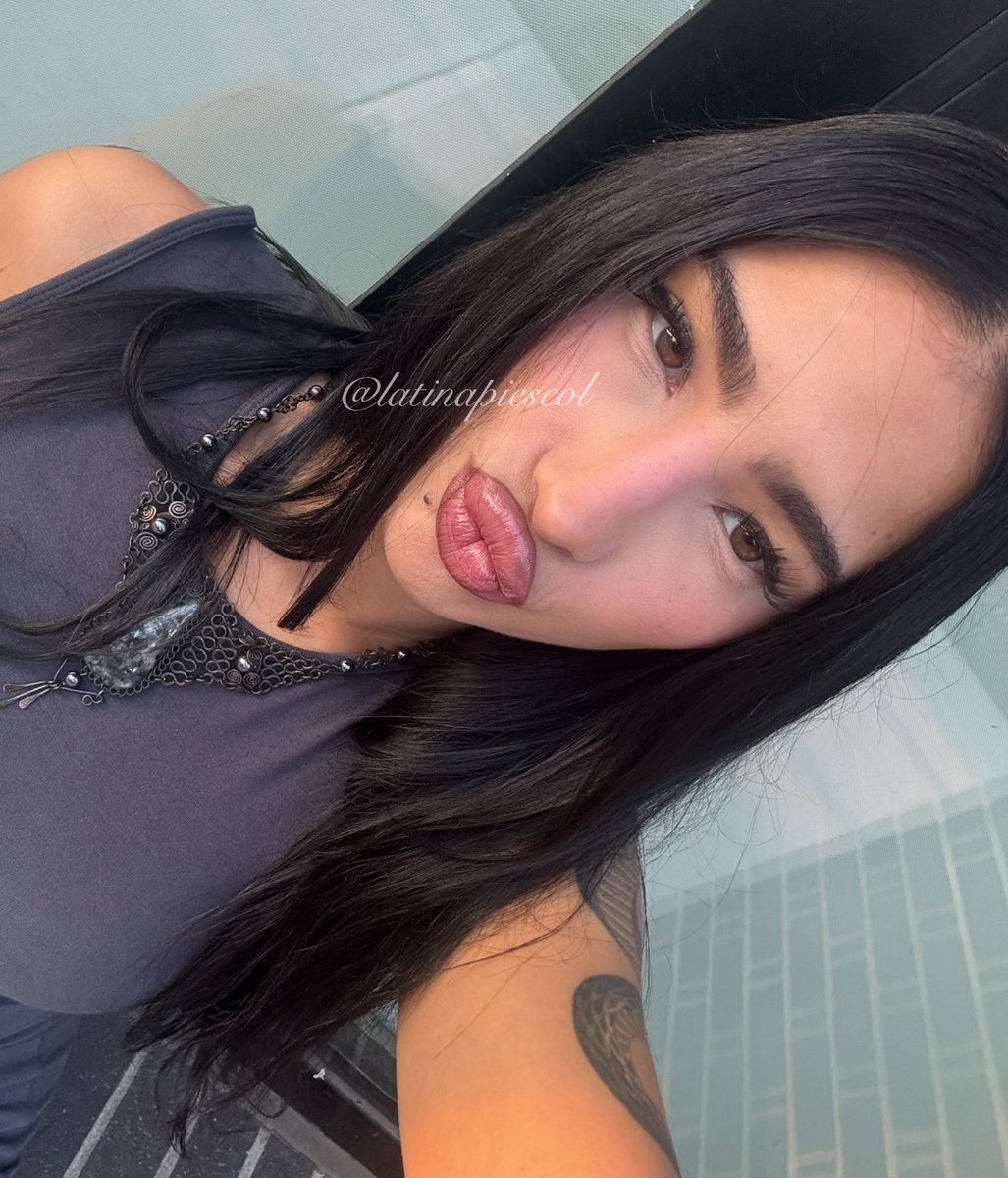latinapiescol's tweet photo. ยฟLos labios de las latinas te ponen cachondo? ๐ #DSL #Liptonose #lipfetish https://t.co/91Hggx7Gu7