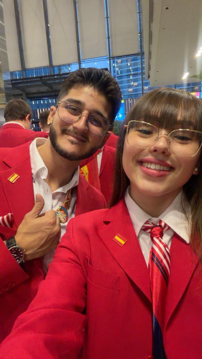 PoliSuarez_LPGC's tweet photo. ¡Enhorabuena Laura y Matías! 👏

Quiero felicitar a nuestros dos representantes canarios en las #WorldSkills de Shanghái por su esfuerzo, dedicación y profesionalidad durante todos estos días. 

Han llevado el nombre de Canarias hasta la mayor competición internacional de Formación Profesional, demostrando el talento que tiene nuestra #FPCanarias.

En el caso de Laura, además, reconocida con una Medalla de Excelencia en la categoría de Servicios de Restaurante y Bar, una distinción que refuerza su tesón y preparación, y la sitúa entre las mejores del mundo en su especialidad.

¡Orgullosos de ambos! ¡Y hago extensivo mi felicitación a toda la delegación canaria en la cita china, tutores y técnicos que los ha acompañado en esta experiencia!