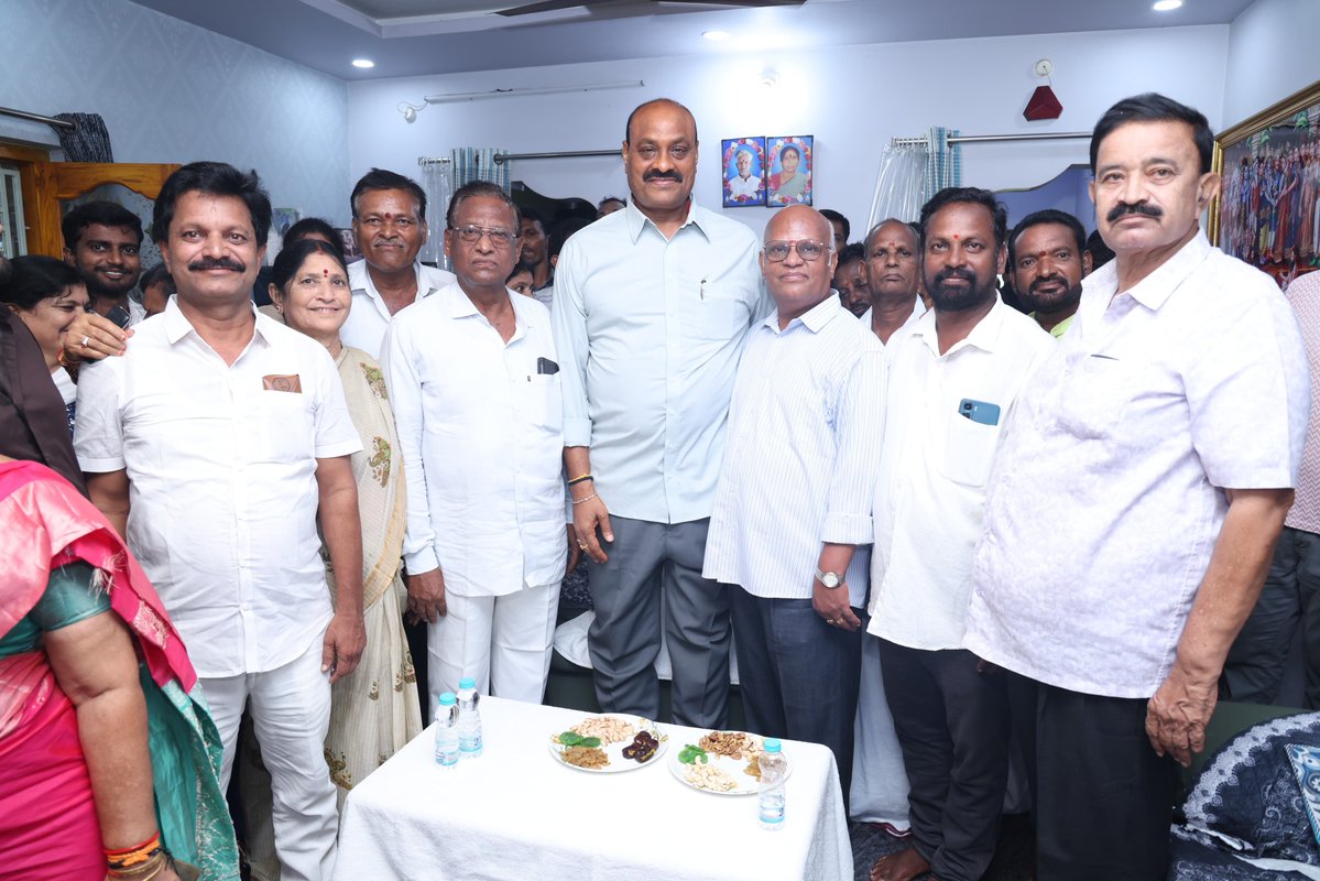 katchannaidu's tweet photo. టెక్కలి మండలం కొల్లివలస గ్రామానికి చెందిన గణియా శ్రీనివాసరావు గారి నివాసంలో నిర్వహించిన పసిపాప ఊయల, నామకరణ మహోత్సవానికి హాజరై చిన్నారిని ఆశీర్వదించడమైనది, ఈ సందర్భంగా పసిపాప ఆయురారోగ్యాలతో, సుఖసంతోషాలతో వర్ధిల్లాలని ఆకాంక్షిస్తూ ఆ కుటుంబ సభ్యులకు, బంధువులకు నా హృదయపూర్వక శుభాకాంక్షలు తెలియజేశాను.