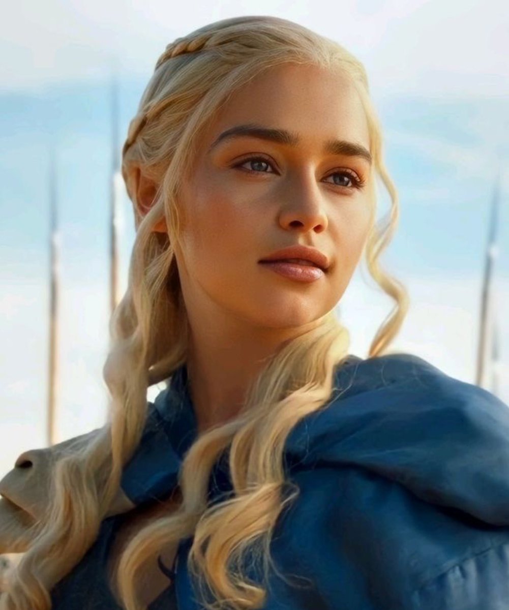 BuzzCrave_'s tweet photo. George R.R. Martin on how Daenerys Targaryen’s ending will differ from HBO's 'GAME OF THRONES':

“Whatever happens with her in ‘A Song of Ice and Fire’, don’t expect the show’s version of her ending to be a blueprint for what’s coming.” https://t.co/jeVduaQxXJ