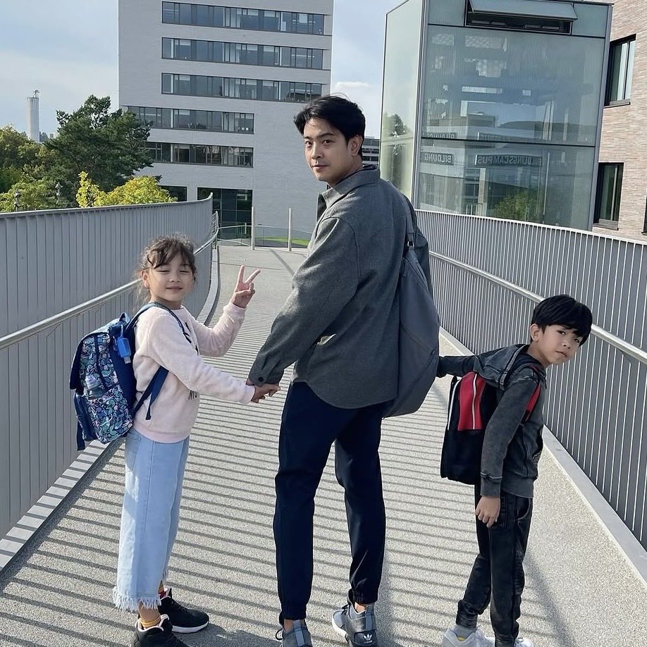 yibosocuteee's tweet photo. เพิ่มเติม : สำหรับพี่บอลเคยให้ข่าวว่าย้ายไปอยู่ประเทศเยอรมันเป็นการถาวรแล้วนะคับเพราะภรรยาถือสัญชาติเยอรมันและอยากให้ลูกๆได้สิทธิในด้านการศึกษาและสิทธิต่างๆของที่นู่น https://t.co/4Tl4Rn99J3