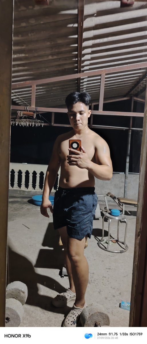 JohnnyThiNguyn2's tweet photo. Mỡ qua trời. Có ai cùng trí hướng tạo chút động lực để 30 ngày Thi về 6 múi được không ạ. 💪💪💪 https://t.co/SGY2lwgudk