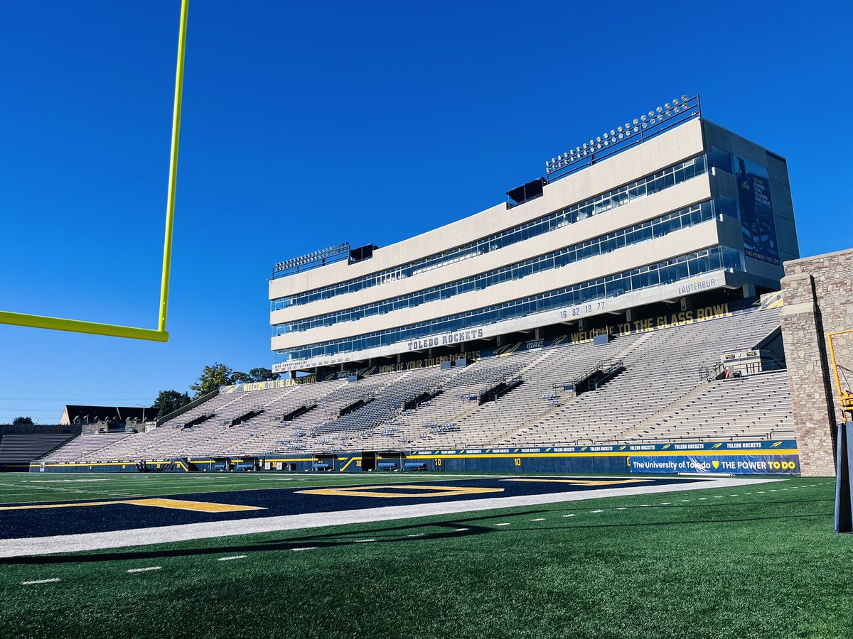 LoganM_CFB's tweet photo. Victory Sundays in the Glass Bowl
#GlassCity ๐ https://t.co/7CRqiWRVh0