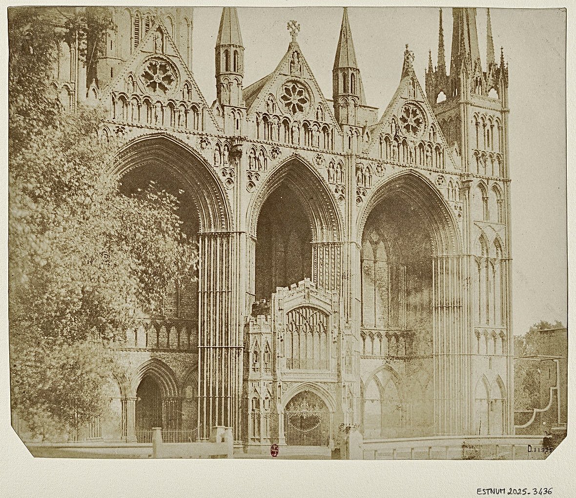 PhotoVoyages's tweet photo. #Followback
Peterborough, England — 1850. 🇬🇧

Peterborough Cathedral, captured by Victor Stribeck at the dawn of photography.
Nearly two centuries ago.
#Peterborough #OldEngland #HistoricalPhotography #EnglishHistory https://t.co/LgxR1rrOzE