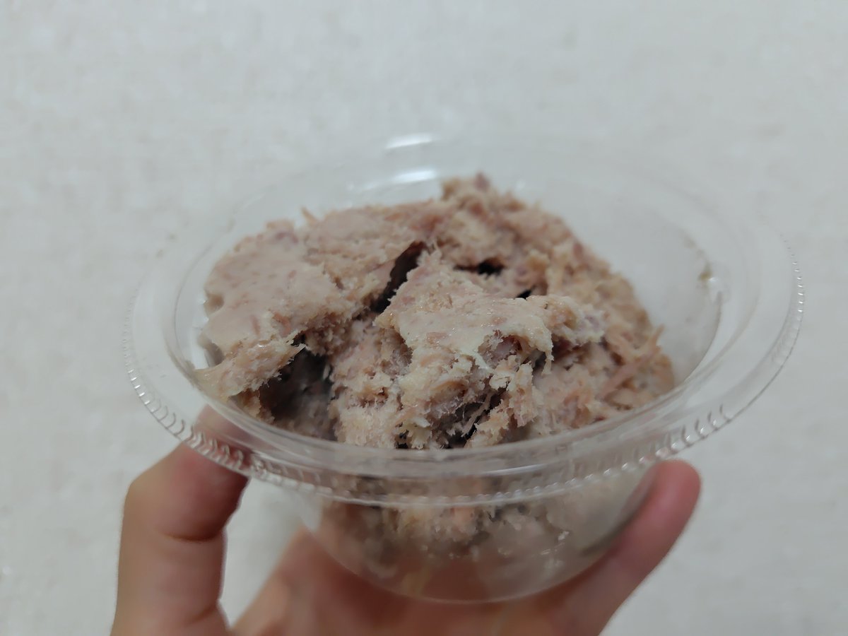KCALBebyaM_Q's tweet photo. コショナイユさんでバケットに合うものを聞いてお勧めされたのは鴨のリエットだった✨気になってたので嬉しい
鴨独特のクセは控えめでもコクがあってとても食べやすくてそのままでも食べたい味 https://t.co/1E5ILQ7r5G
