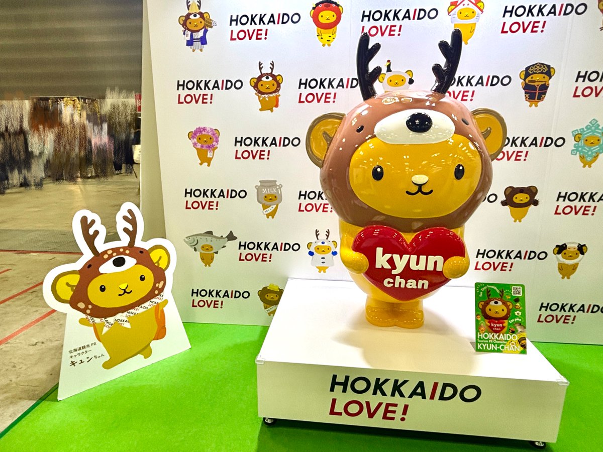 0101ya0505's tweet photo. #ツーリズムEXPOジャパン
かわいいキャラクターたちがたくさん🤗愛媛のみきゃんとお写真撮れて嬉しい🍊持ってて良かった奈々さんのアクスタ💙
今回初めて知った北海道のキュンちゃんと広島のひろくまもかわいすぎました😍 https://t.co/9ky9TVdy1P
