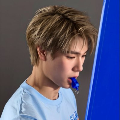 phuwinfate's tweet photo. gak jadi ngeblur sekarang katanya besok aja #NewProfilePic https://t.co/Q62kiucZya