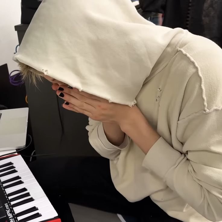 Wbenddkfl1's tweet photo. 더도 말고 딱 한 번..
진짜 한 번만 너 울려보고 싶다
정말 다른 애들보다 울 때 희열감 느껴질 거 같아
뭔가 더 느껴지고
뭔가 더 심장이 나댈 거 같아.... ㅜㅜ https://t.co/rfcMDzHTKF