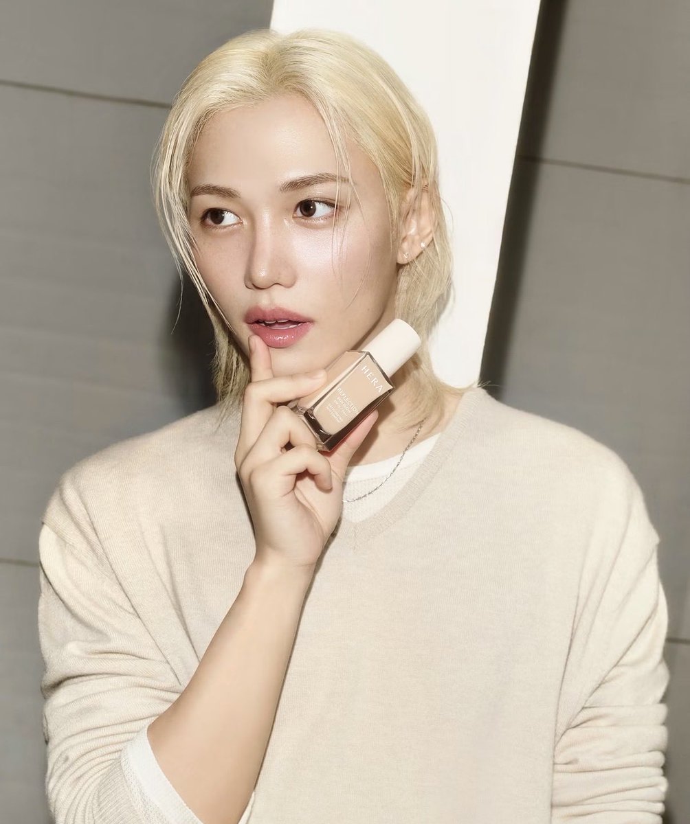 yujstay's tweet photo. 新しいHERA FELIX...🤍
#ReflectionSkinGlowFoundation
#HERA #ヘラ #FELIXxHERA https://t.co/TBKFLZmB8q