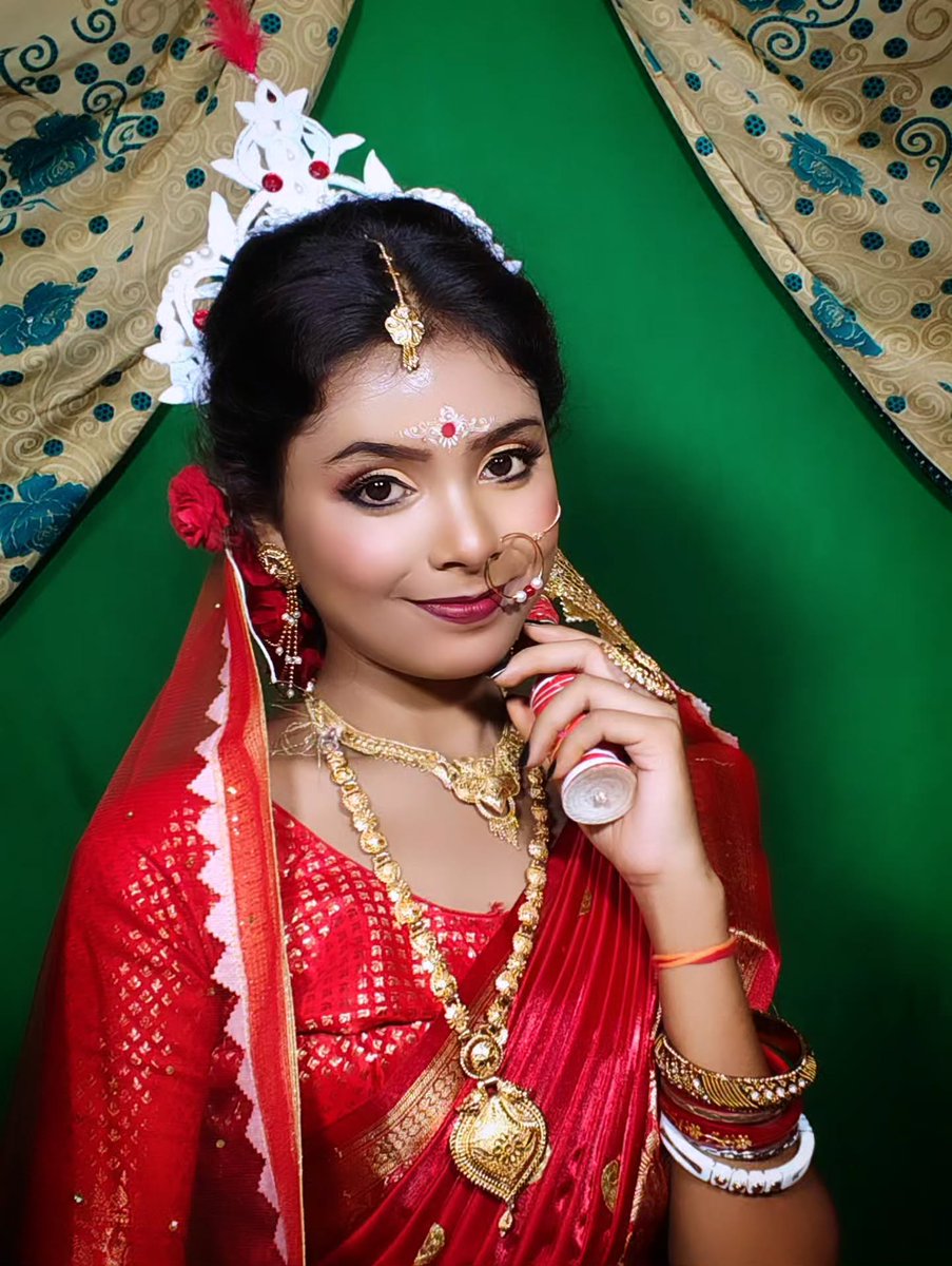 MackHainswfo's tweet photo. Bridal bookings for 2026–2027: bridal makeup and party makeup. https://t.co/RDPKXw5Ber