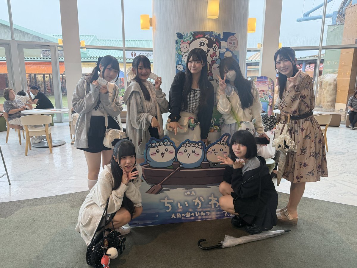 mosimosi45c's tweet photo. ひなちゃんのバッグにラッコ先生だけじゃなくてジバニャンのぬいぐるみも付いてて泣いちゃう。妖怪ウォッチもずっと好きなのかな。推しは増やすもの。キャラ渋滞最高。 https://t.co/QWXvJ5kBtw