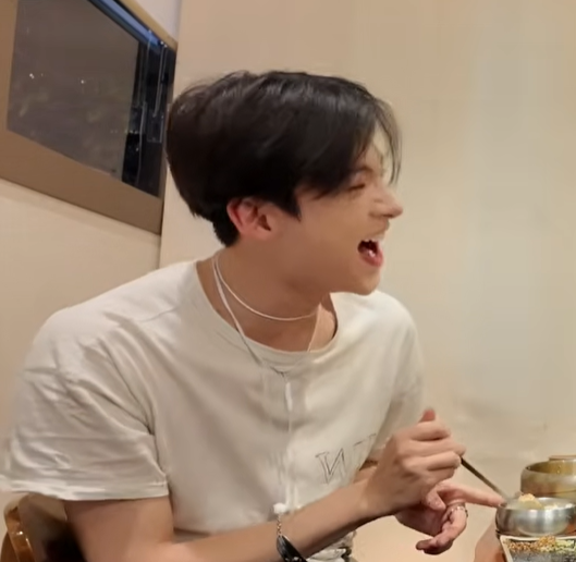 yayawony's tweet photo. SUMPAH DIA CANTIK BANGET ASLI CANTIK CANTIK CANTIK MEGA CANTIK PEMBANGKIT LISTRIK TENAGA CANTIKK bahkan dia pake kalung dari headset aja udah cantik banget?? he soo kinyis kinyis my prudence sangwon arghh cantik bgt sooo princess soft demure soft kayak ciskek🥺🥺🥺🥺😭😭😭😭 https://t.co/799hNnJsqp
