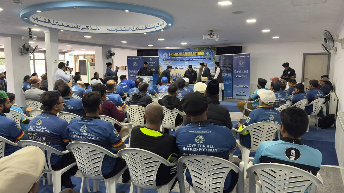 ansarullahDe's tweet photo. Majlis Ansarullah Belgium hosted 55 cyclists from Germany and France as part of the Cycling for Peace initiative

With messages of Muslims for Peace and Stop War,the cyclists rode to Bait-Ur-Raheem Mosque in Alken, where the Mayor and Alderman joined the reception
@BelgiumMajlis https://t.co/0HiTtFttcX
