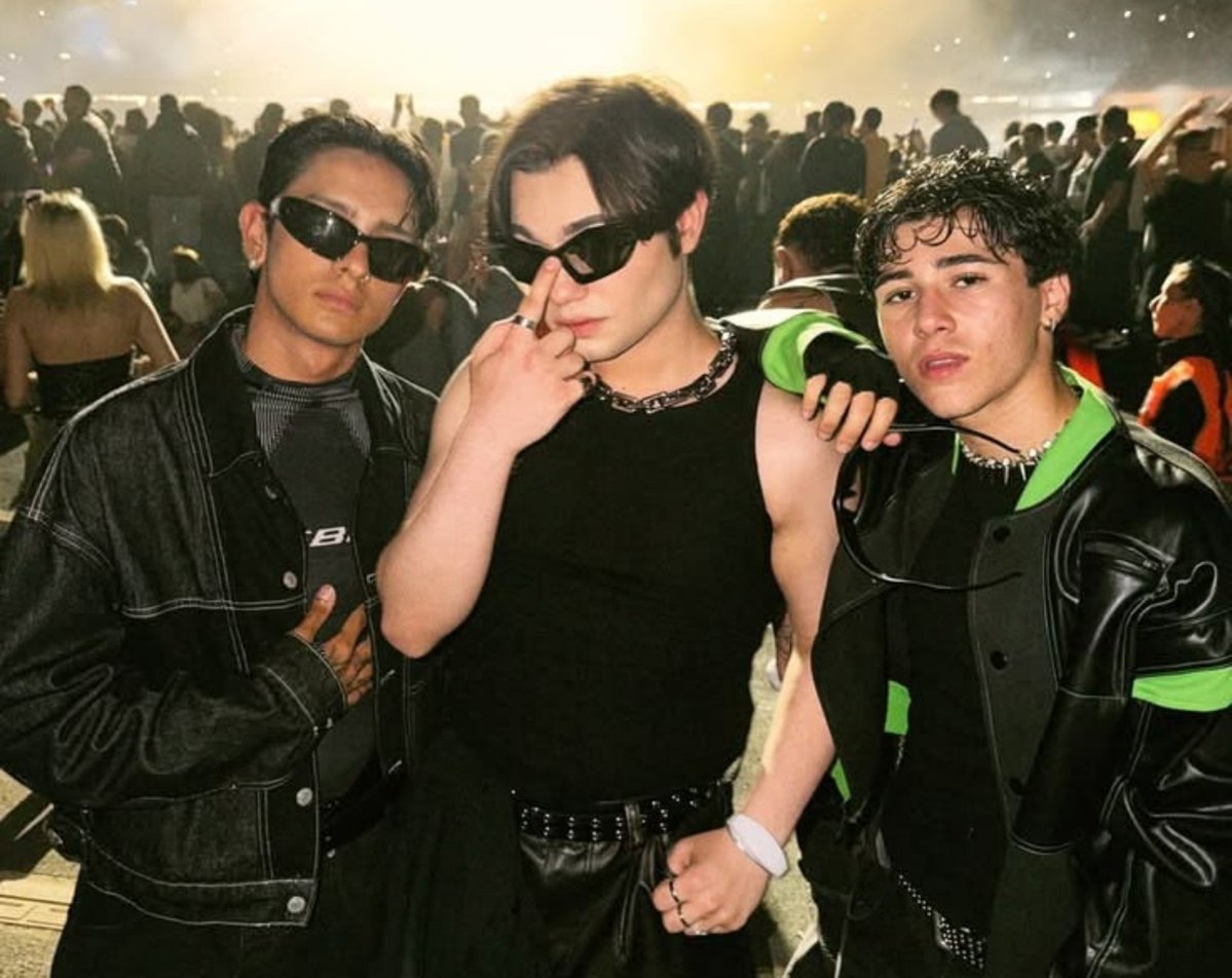jiolousey's tweet photo. Same vibe https://t.co/xWdqqES7jx