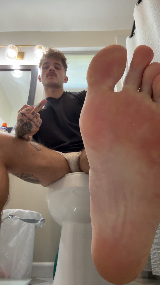 tanneronyx_'s tweet photo. Happy Sunday losers goon to my posts rn https://t.co/vzbEZxRuYW