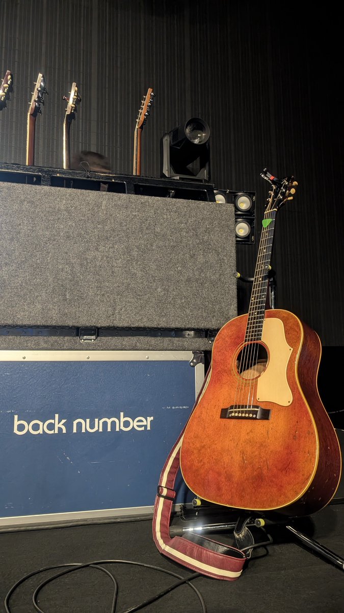 yusuke_fujita's tweet photo. 5月から始まったback numberのツアーが香港で完走！最終日もステージの上皆が感動してしまうくらいほんとに素晴らしいライブでした！お客さん1人1人の力がライブを完成させる！と強く感じました。ありがとうございました！
#backnumber
#フジタユウスケ https://t.co/pi1irwqBbx