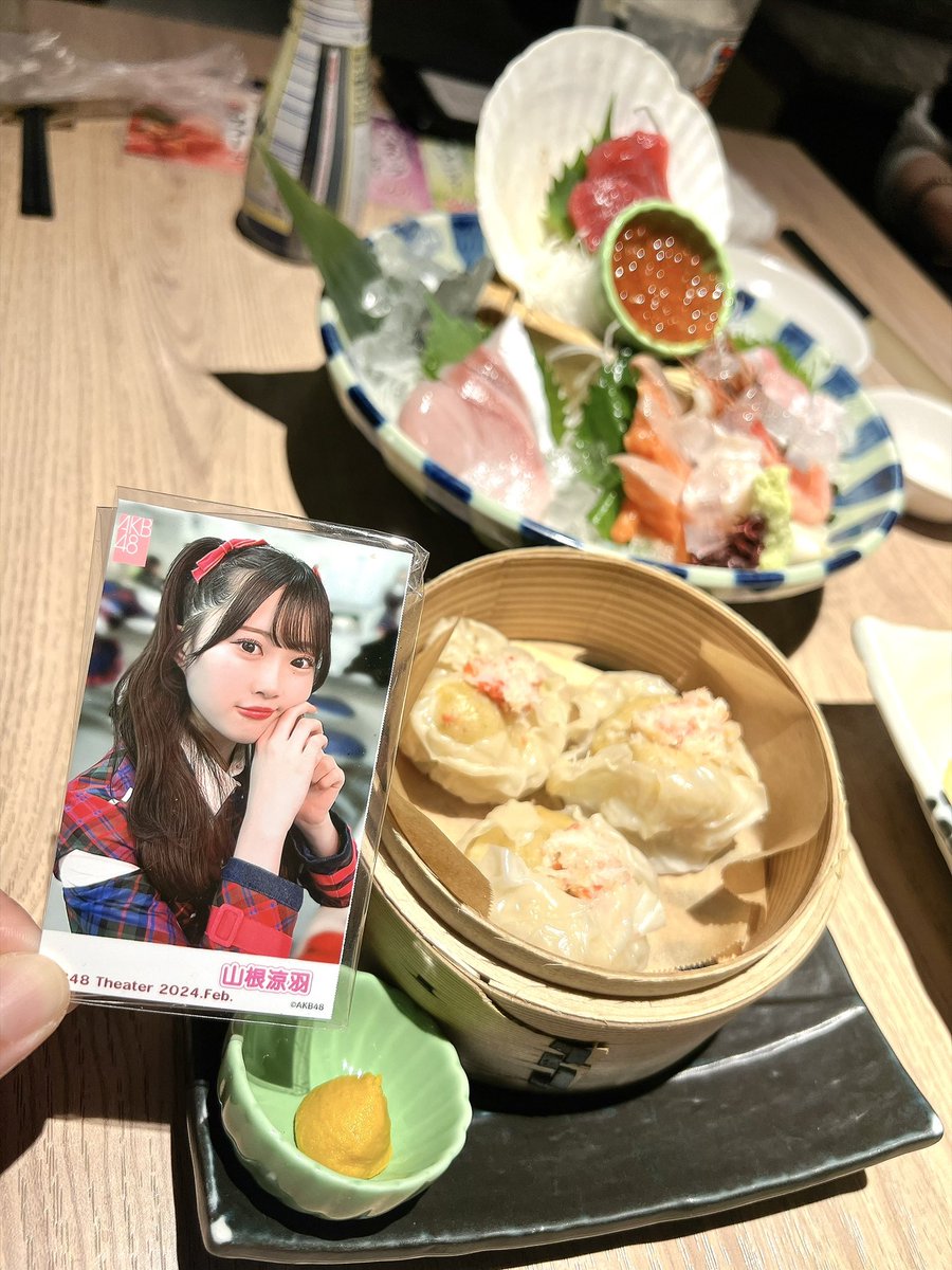 11vtav29's tweet photo. 1曲目から推し席に来てくれて、他のメンバーいなすぎて「戻らなくて大丈夫…？」って心配になるぐらい、ずっと客席にいてくれてありがとう🥺

横浜の夜景にも推しメンにも酔った(?)
君のいない世界は無意味byずっとずっと

#AKBサンコンコン
#山根涼羽 
#ずんちゃん https://t.co/hlIMkXGGLi