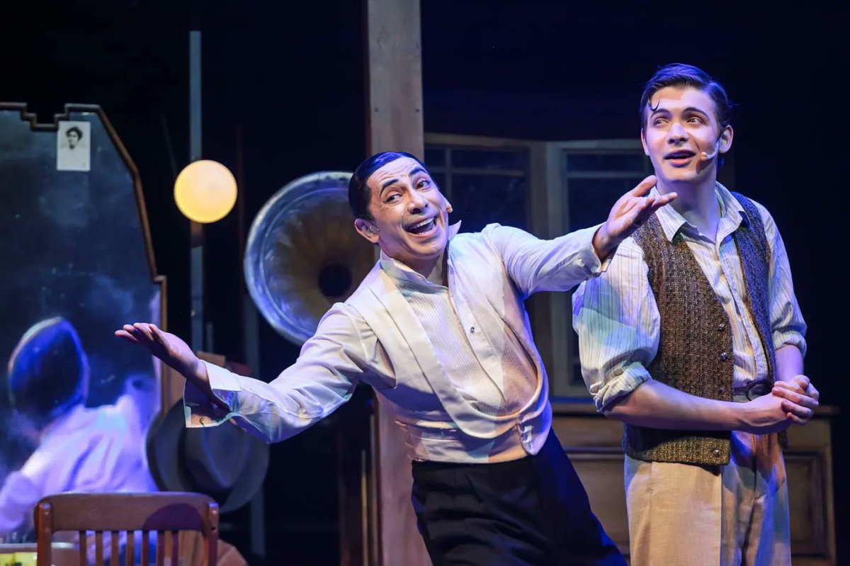 INDEPENDIENTEgc's tweet photo. "#ELPAÍS" @elpaisuy  ; "#MONTEVIDEO"; "#URUGUAY") "Cuando Frank conoció a Carlitos": así es el musical que imagina un encuentro entre #Sinatra y #Gardel. / @olajad https://t.co/zjIsp0jM74 https://t.co/mlnKSunRQH