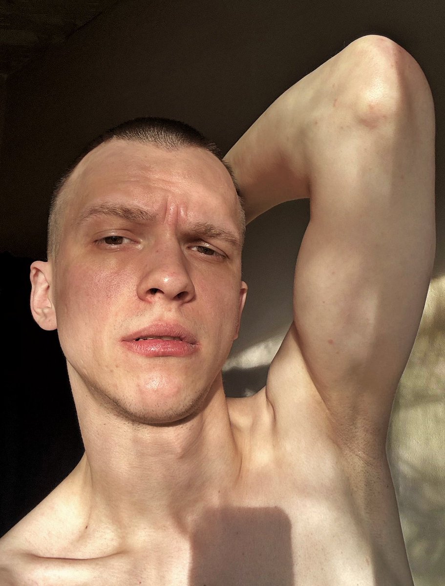 ravi_do_thing's tweet photo. подписывайся на все мои соцсети, иначе я залью сюда видео, где я пою песню "да, я твоя шалава, да я твоя бомжиха", которая недавно завирусилась в тт🙈 https://t.co/KO4ZCSSrXm