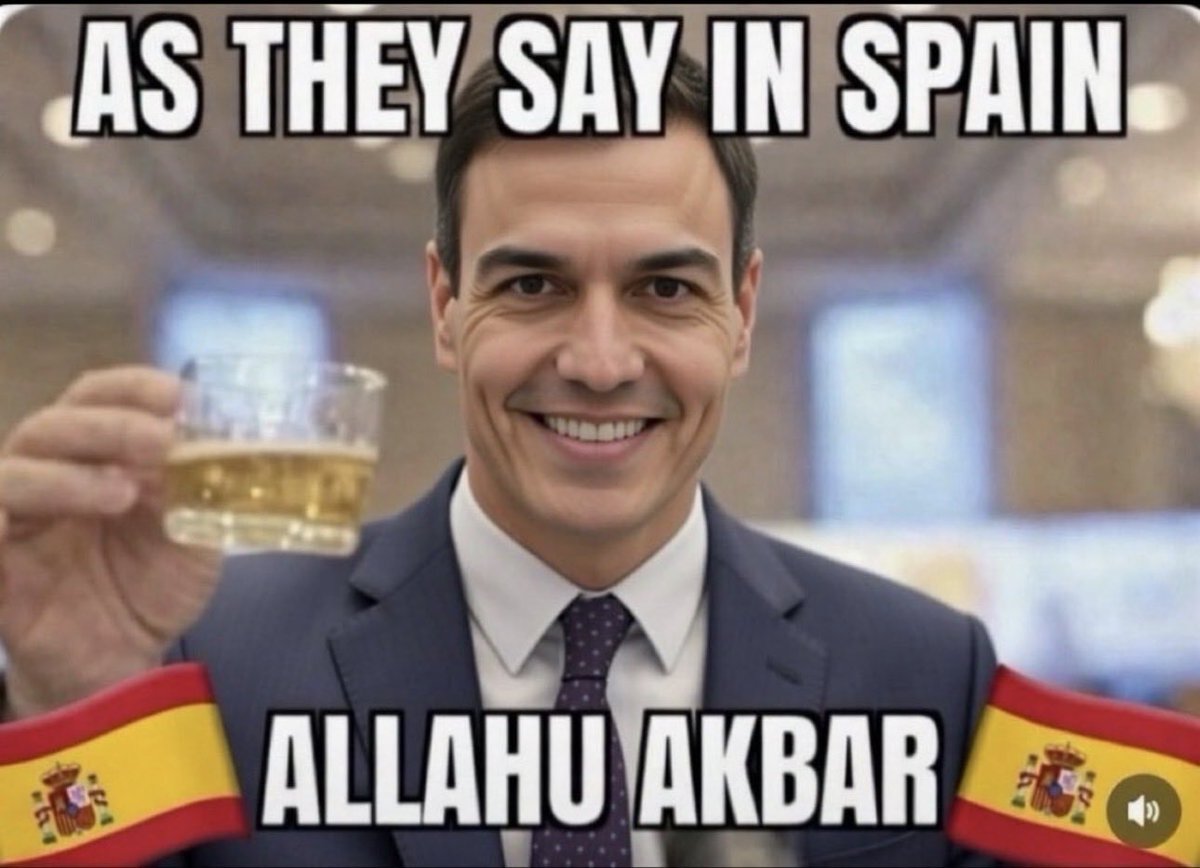 derecha_real's tweet photo. @LorenaR97671 Sánchez le está enviando un mensaje a sus súbditos españoles: que se los está  clavando a la basura con una sonrisa burlona junto a sus socios Yihaidistas sin dificultad, y que lo esta disfrutando mucho. 

Ya la tienen toda adentro. Como lo permiten?🤦🤢 https://t.co/rAffKm7ySl