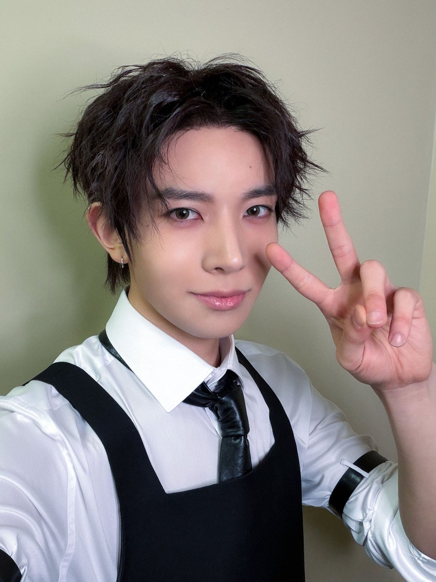 evanieperry's tweet photo. las fotitos con su pelito esponjado 😭 https://t.co/rs7JidHv5N