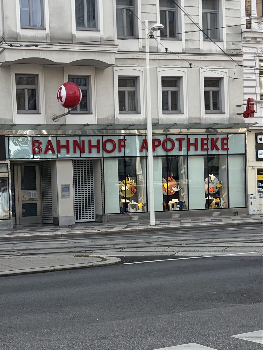 leonardbenardo1's tweet photo. Clean, elegant typeface here in Wien: https://t.co/Vo6t7Vj2By